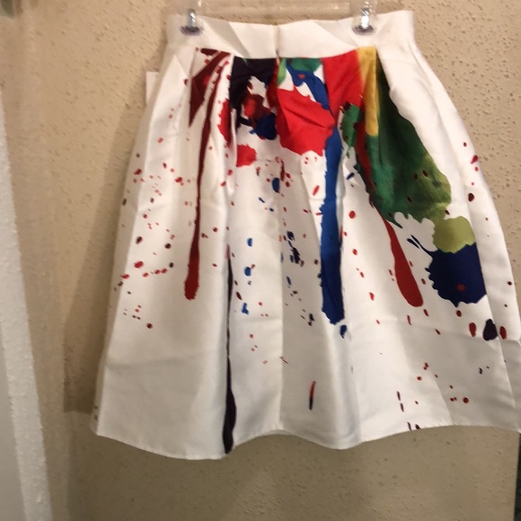 Wearable art, right from the designers showroom. 28 inch waist. 27 inches long - Picture 6 of 7